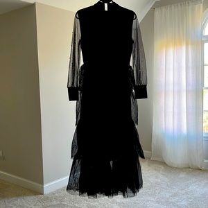 Long sleeve time pearl accent tule sleeve